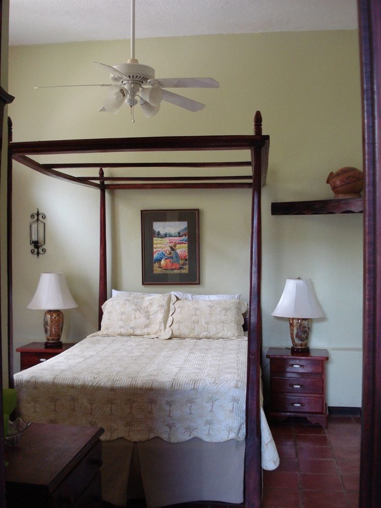 Hotel M&M Casa Blanca Playa Ocotal Ngoại thất bức ảnh
