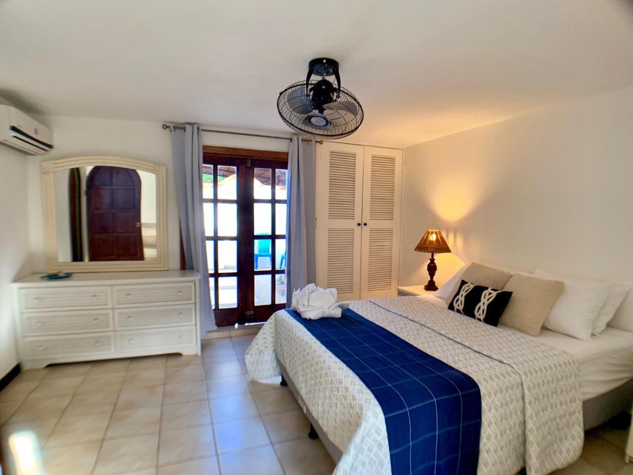 Hotel M&M Casa Blanca Playa Ocotal Ngoại thất bức ảnh