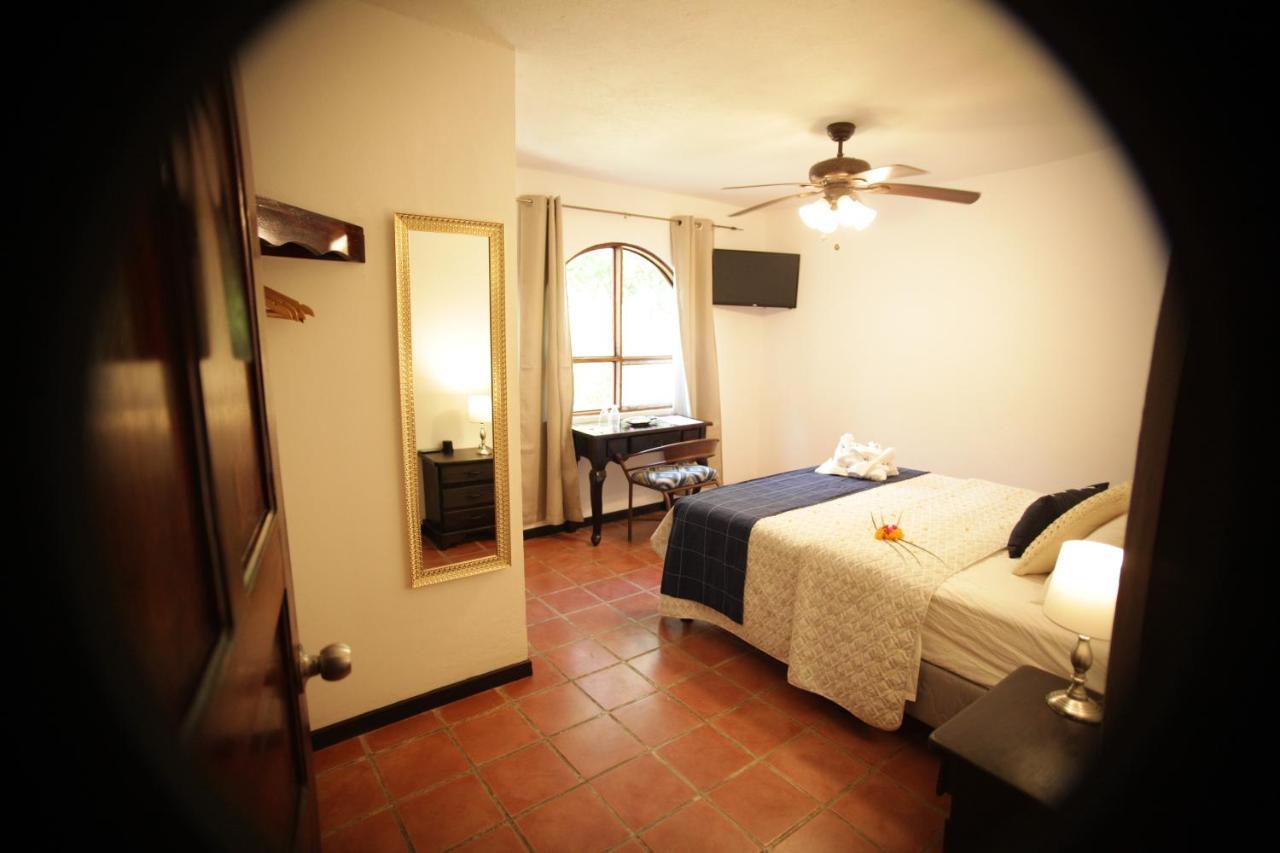 Hotel M&M Casa Blanca Playa Ocotal Ngoại thất bức ảnh