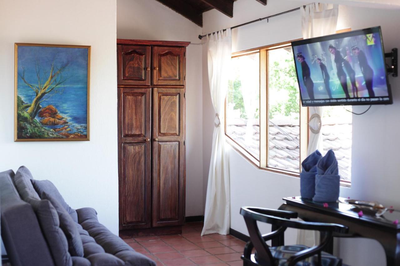 Hotel M&M Casa Blanca Playa Ocotal Ngoại thất bức ảnh